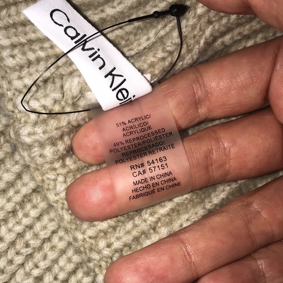 Calvin Klein hat and infinity scarf 🧣 set New without tags cream and white - Picture 8 of 9